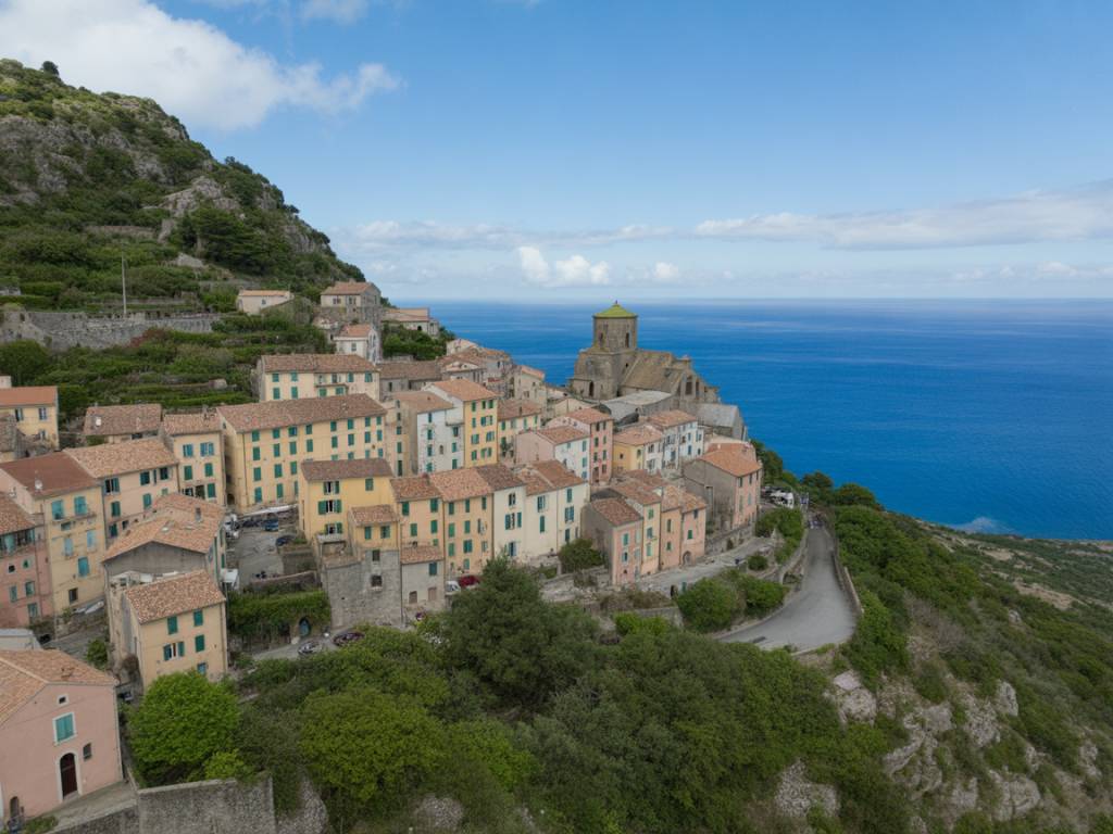 Les villages perchés de Corse : itinéraires authentiques entre histoire, panoramas et art de vivre